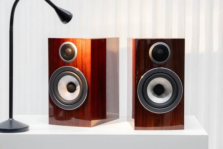 B&WAg{̃[U[̂߂Ɂhav~AubNVFtu707 Prestige EditionvByA33~