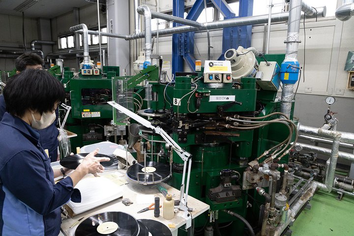 R[h͂čBR[hOŊy߂AuOPEN FACTORYvɍsĂI