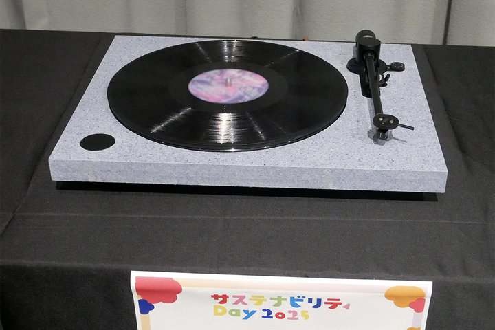 \j[ÂĂ镞ȂǂgAbvTCNh^[e[uBz̈Ⴂɂ鉹̈Ⴂ𒮂