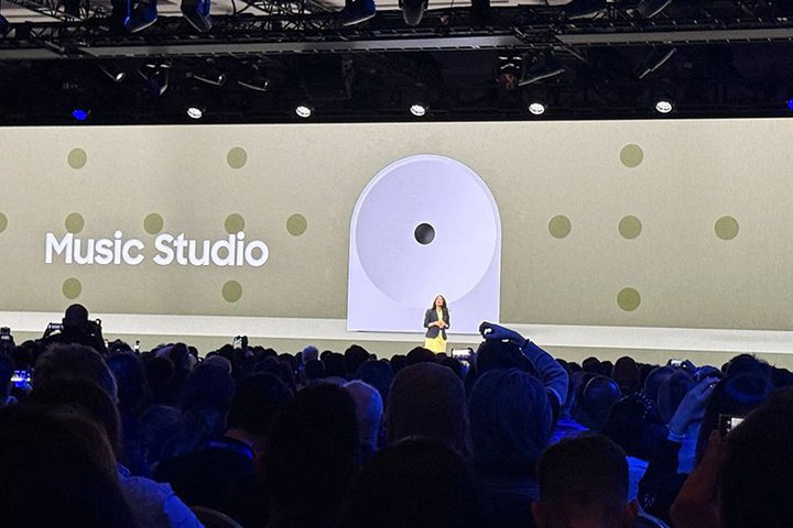 ��CES���T���X���A�z�[���f�U�C����WiFi�X�s�[�J�[�uMusic Studio�v�𔭕\