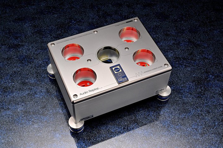 �I�[�f�B�I���v���X�A�O�ꂵ���m�C�Y�΍��}�����d���^�b�v�uSBT-4X4�v�B����f�ނ�p�������胂�f����