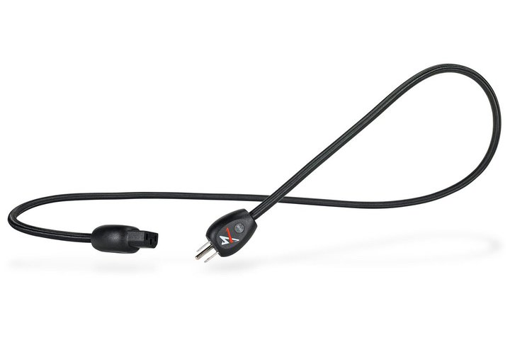 Synergistic Research�A3���~��̓d���P�[�u���uAC ONE�v�B�J���^���g���[�g�����g�ȂǏ�ʋ@����̋Z�p����