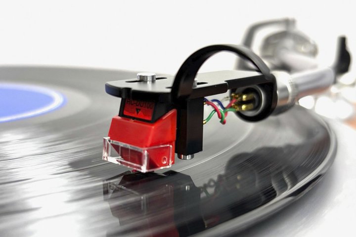 �f�B�X�N���j�I�� �~ 100 SOUNDS�����J����MM�J�[�g���b�W�uRC-DU100�v�B���I�E�œK�����ꂽ�ȉ~�j���̗p