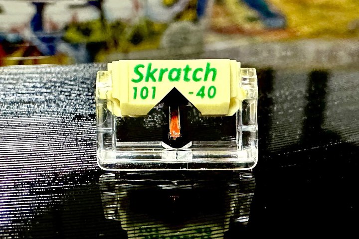 JICO�A���j���[�A�������������DJ���R�[�h�j�uSKRATCH 101-40�v�BDVS��p�����j��