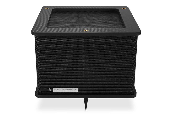 Synergistic Research�A���[���`���[�j���O�@�ށuBlack Box Carbon�v�w���ŃA�N�Z�T���[�i��L�����y�[��