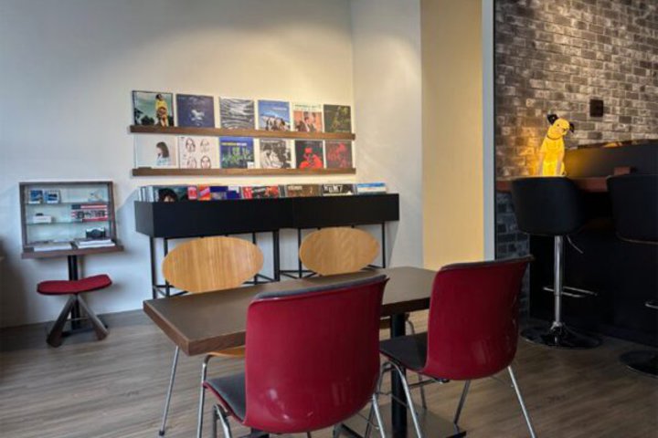 �W���Y���R�[�h���y���߂�J�t�F���o�[�uJUDGMENT! RECORDS lounge�v�A�����E��4/10�I�[�v��