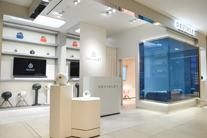 �f�r�A���A�����{���̌����X�g�A�u�N�I�[�c�S�֋��X�v���I�[�v���B�X���ɐ�p���X�j���O���[���ݒu