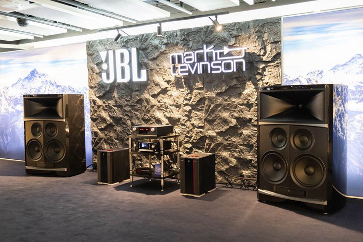 ��HIGH END��JBL�A380mm�_�u���E�[�t�@�[���ڂ́uSummit EVEREST�v���\�B�~�b�h�����W���V�K����