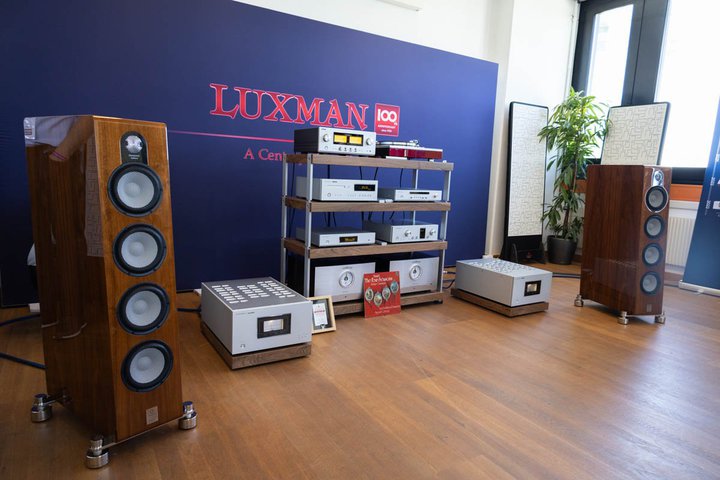 ��HIGH END�����b�N�X�}��100���N�L�O�p���[�A���v�uB-100 CENNTENIAL�v��I���T�G�N�̃����O�A�[���ɒ���