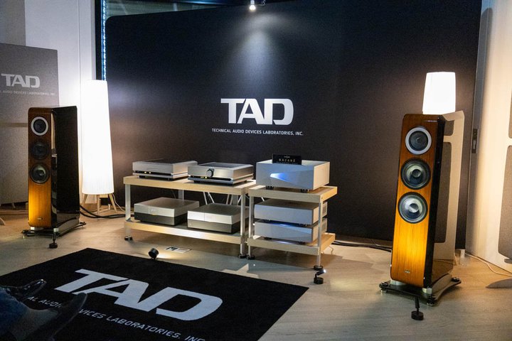 ��HIGH END�����E���烊�X�y�N�g���󂯂���{�̂��̂Â���BDS�I�[�f�B�I�^TAD