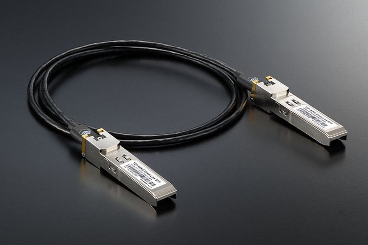 �g�b�v�E�C���O�A�M���o�H��P�������ď��x��ǋ�����SFP�P�[�u���uDirect Link SFP�v