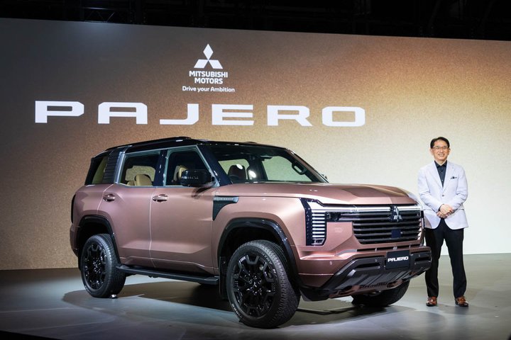 �O�H�����ԁA�V�^�N���X�J���g���[SUV�u�p�W�F���v���E����I�B�J�[�I�[�f�B�I�̓��}�n�Ƌ����J��