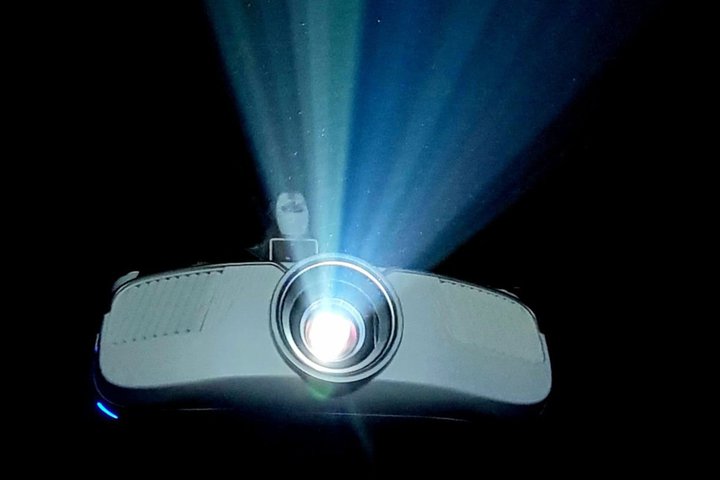 �l�C�̃v���W�F�N�^�[�I�сA���邳�́u���[�����v���L�ۂ݂ɂ�����_��