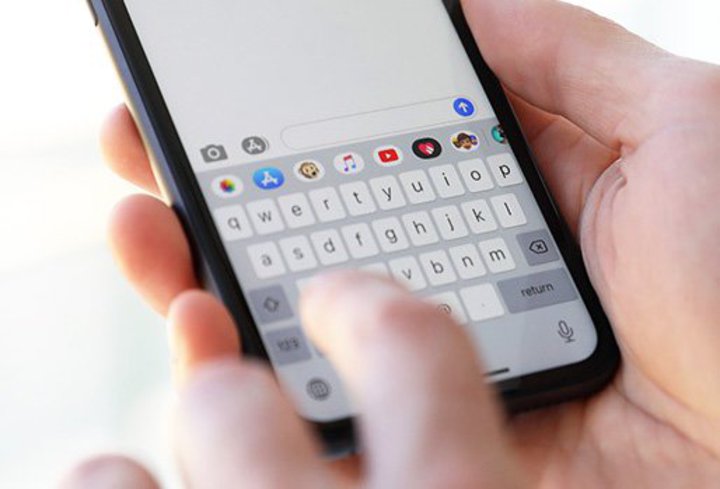 iPhonẽL[{[hL[̂悤ɐUItB[hobN@\̐ݒ@