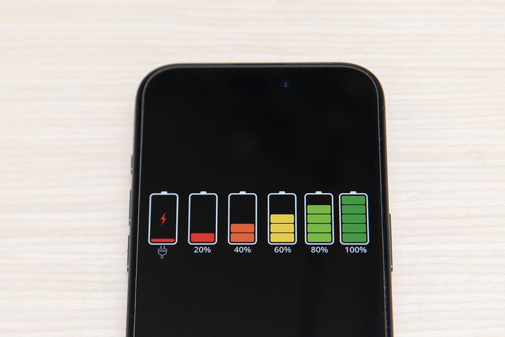 iPhone 15[U[KI[du80vݒŃobe[J낤