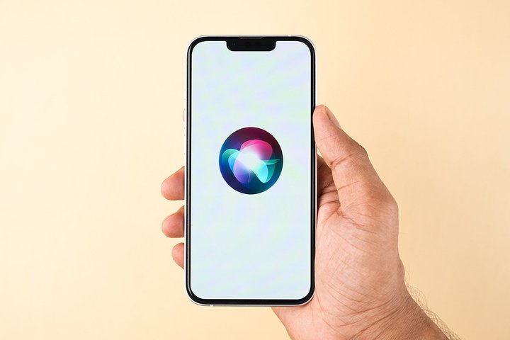 Siri̗͂r߂ĂȂH ȂgiPhone֗̕eNjbNЉ