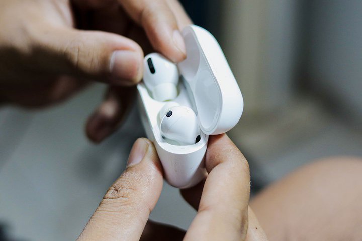 ���Ȃ���AirPods�Ŏg����H �O�����AI�Ŗ󂷁u���C�u�|��v