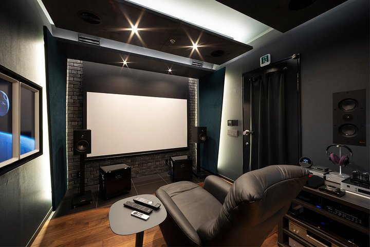 ����̖v���̌����Č�����100�^�T�E���h�X�N���[���I �I�[�f�B�I���p��8���7.2.4ch�̗��z�z�u��ǋ�