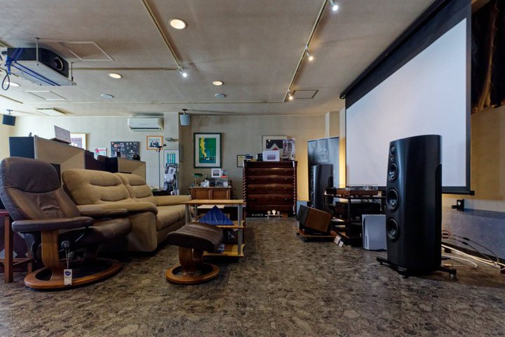 �u���ׂĂ͂��q�l�̊�������v�a�̎R���m���X�Řb���Ď����āA������`�ɂ���B50���N���}�����M���̘V�ܓX