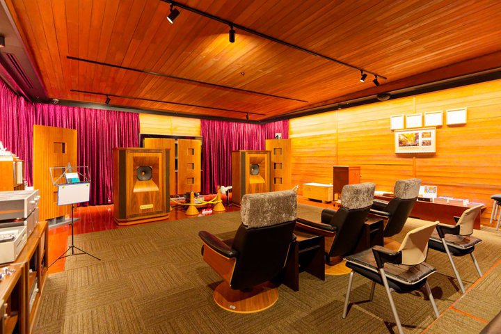 �f�p�[�g���ɘȂޖ{�i�Չ����������I�F�{�̉��y�����ɍv������u�߉����y�T�����v