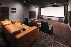 Dolby Cinema��IMAX�̖v���̌������߂āI�V�l�X�R�^16:9�ŃX�N���[�����g��������v���~�A���V�A�^�[