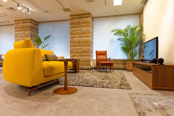 �Ë��Ȃ�����S�n�̃J�X�^�����R��Fuji Furniture�̐V��\�t�@�Ńf�U�C�����C�N�ȃ��r���O�V�A�^�[�ցI