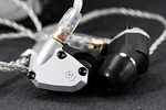 Campfire Audio�uAndromeda�v�ɃZ���~�b�N�R�[�e�B���O�̓��{����200����胂�f��