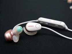 �\�j�[�A�m�C�L������O����荞�݋@�\���ڂ̃X�|�[�c����Bluetooth�C���z���uWI-SP600N�v