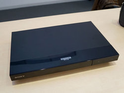 �\�j�[�A��3���~�Ŕ�����h���r�[�r�W�����Ή�UHD BD�v���[���[�uUBP-X700�v