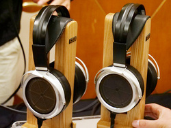 �y�w�b�h�z���ՁzSTAX�̐V���̓w�b�h�z���uSR-009S�v�ɒ��ւ̗�^Fender�V�V���[�Y�uPURESONIC�v