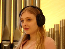 �y�w�b�h�z���Ձz��Audeara�A���̓������g��ÃO���[�h�h�ő��肵�ĉ����œK������w�b�h�z���uA-01�v���{������錾