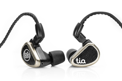 64 AUDIO�A�Ǝ��̃h���C�o�[����Z�p�𓋍ڂ����n�C�u���b�h�C���z���utia Trio�v