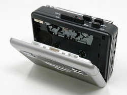 WINTECH�A�I�[�g���o�[�X�Ή��̃��W�I�t���e�[�v���R�[�_�[