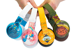 e���C���z���A�����O�Z���[�̃L�b�Y�p�w�b�h�z���Ƀ��C�����X���f���uWAVE�^PLAY�v