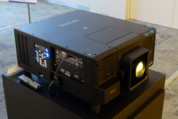 �G�v�\���A���̃l�C�e�B�u4K�Ή����[�U�[�����v���W�F�N�^�[�uEB-L12000Q�v�Ȃǃr�W�l�X�����V�@��7���f��