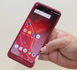 V[v̓X}zuAQUOS R2vAhr[rWΉŁuقǃ}X^[ɋ߂ʂ͏߂āv