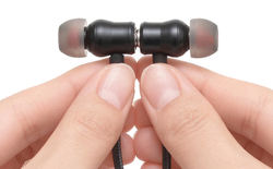 3E�A���΂œd���I���^�I�t���ł���Bluetooth�C���z���uMag Ear Plus�v