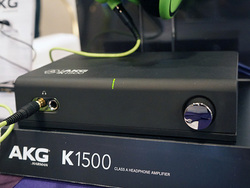 ���|�^����AKG���̃w�b�h�z���A���v�uK1500�v�Ԃ��Ȃ������^iFi audio��OTG�P�[�u��