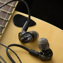 MEE audio�A�C�����j�uM6PRO�v��ꐢ��u���b�N/�N���A�̐��Y����