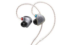FiiO�A3BA�{1DD�̃n�C�u���b�h�\�����̗p�������j�o�[�T��IEM�uFH5�v