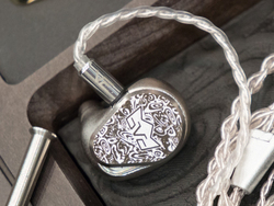 ���|�^�t�F�X��60���~�̏��␻�C���z�����o��I �J�X�^��IEM���[�J�[�u�[�X�W�����|�[�g