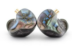 qdc�A�t�F�C�X�v���[�g�ɉ_����̗p�������j�o�[�T���C���z���u5SH�^4SS SE�^3SH SE�v