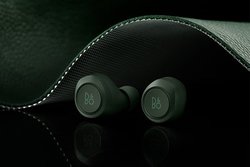 Bang & Olufsen�A���S���C�����X�C���z���uBeoplay E8�v�Ƀ��[�V���O�J�[���C���[�W��������F�gRacing Green�h