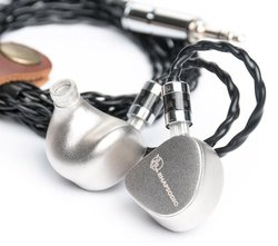 Rhapsodio�ABA8��ƃ_�C�i�~�b�N1��𓋍ڂ����n�C�u���b�hIEM�uRDB MK8 Zombie�v