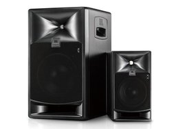 JBL PROFESSIONAL�A�|���}�[���_�C���t�����̗p�̃p���[�h�E�X�^�W�I���j�^�[�u705P �^708P�v