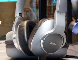 ��IFA��AKG�A�v���~�A��NC�w�b�h�z���uN700NC�v��I�B �|�[�^�u���X�s�[�J�[���o��