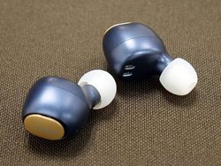 AVIOT�A�N�A���R���ŐV�`�b�v���ڂōő�9���ԍĐ��Ή��@�ȂǊ��S���C�����X�C���z��3�@��