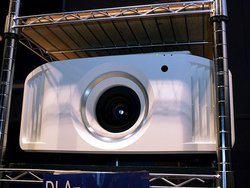 JVC�A�V����`�b�v�ŉ掿���������l�C�e�B�u4K�Ή�D-ILA�v���W�F�N�^�[�uDLA-V7/V5�v