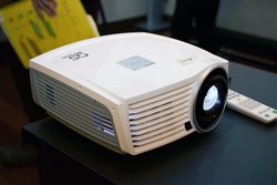 �u�I�[�G�X�W�v�J�ÁB���Ѓu�����h�gLUXOS�h��Optoma�v���W�F�N�^�[�ȂǓ��А��i����ēW��