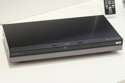 �V���[�v�A�V4K�q��������4K�掿�Ŏ���/�^��/�_�r���O�ł���uAQUOS 4K���R�[�_�[�v